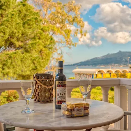 Mandy Seafront Apartamento *