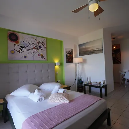 Saltwater Serenade Apartman *