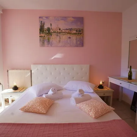 Saltwater Serenade Apartments *